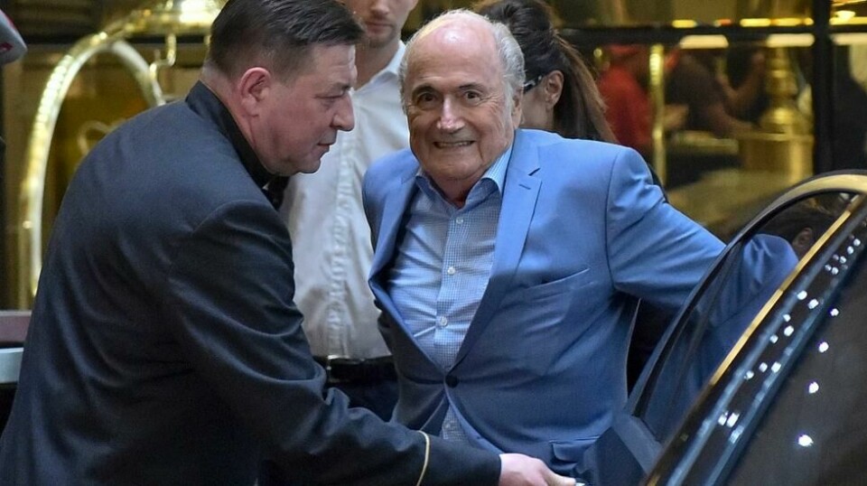 Tidligere Fifa-president, Joseph (Sepp) Blatter, ankom sitt hotell i Moskva 19 juli, etter invitasjon fra Russlands president Vladimir Putin.