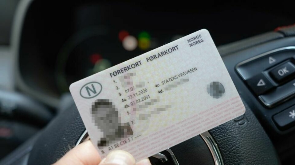 Dersom du har flere oppsamlede prikker i førerkortet før du gjør deg skyldig i en alvorlig trafikkforseelse som innebærer tap av førerkort, risikerer du tilleggsstraff. Det betyr at tiden uten førerkort forlenges.