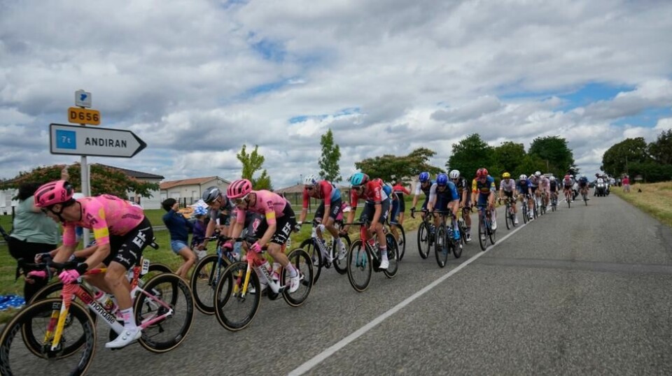 Sidevind skapte trøbbel på fredagens etappe av Tour de France. Foto: Jerome Delay / AP Photo / NTB