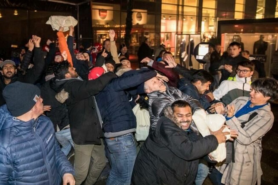Det ble kjempet om gratis bukers under fjorårets Black Friday på Norwegian Outlet. Foto: Johnny Vaet Nordskog Det ble kjempet om gratis bukers under fjorårets Black Friday på Norwegian Outlet. Foto: Johnny Vaet Nordskog