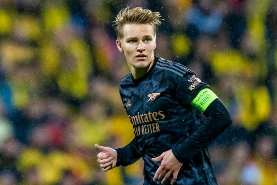 Martin Ødegaard og Arsenal har i flere år hatt logoen til Visit Rwanda på draktermet. Nå bes de om å fjerne den.