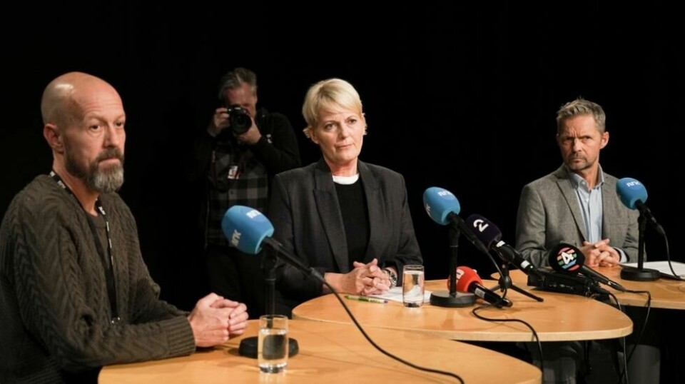 NRK og kringkastingssjef Vibeke Fürst Haugen med pressebrief om «Ingen elsker Bamsegutt» på Marienlyst. NRKs etikkredaktør Per Arne Kalbakk t.v. og NRKs distriktsdirektør Marius Lillelien t.h.