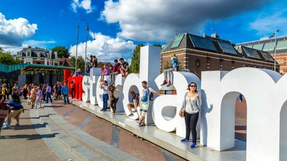 Amsterdam er en av de europeiske storbyene som sliter med masseturisme. Byen, som er relativt liten i areal, tar imot over fem millioner turister i året.