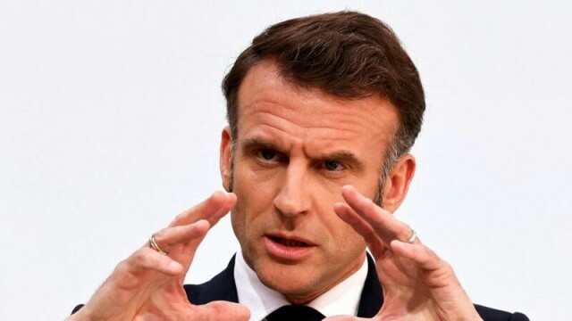 Frankrikes president Emmanuel Macron sier han tror USAs president Donald Trump innser at han har blitt lurt av Vladimir Putin.