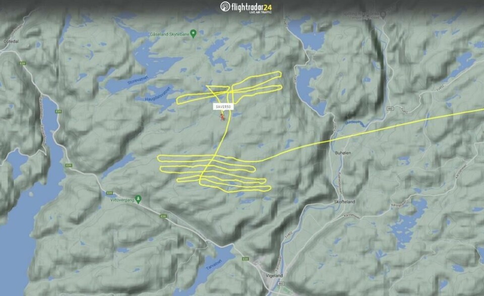 I dette området foregår søket etter sju-åringen som kom bort fra familien sin søndag. På Flightradar24 ser man hvordan redningshelikopteret SAR Queen søkte ved 19-tiden mandag. I dette området foregår søket etter sju-åringen som kom bort fra familien sin søndag. På Flightradar24 ser man hvordan redningshelikopteret SAR Queen søkte ved 19-tiden mandag. Foto: Skjermbilde Fra Flightradar24.com / NTB