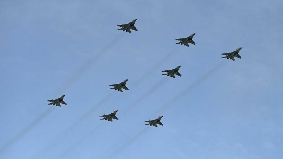 Russiske MiG-jagerfly flyr i «Z-formasjon» over Moskva sentrum under generalprøven til militærparaden på seiersdagen 7. mai 2022. Illustrasjonsfoto.