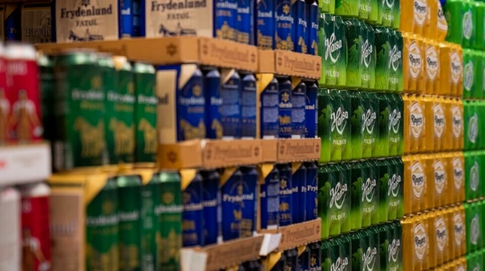 Det ble solgt 392 millioner liter alkoholholdig drikke i 2023, viser tall fra SSB.