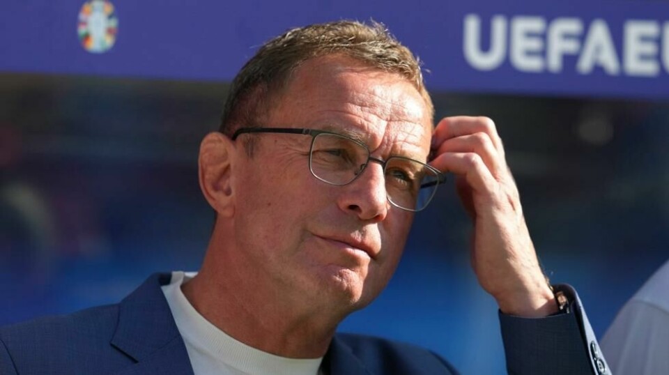 Østerrikes trener Ralf Rangnick vet hvor sterke kvaliteter han møter i Norges superspiss Erling Haaland. Foto: Sunday Alamba / AP / NTB