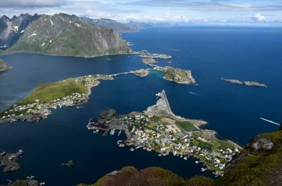 Reinebringen i Lofoten er populært blant turgåere og byr på spektakulær utsikt fra toppen.