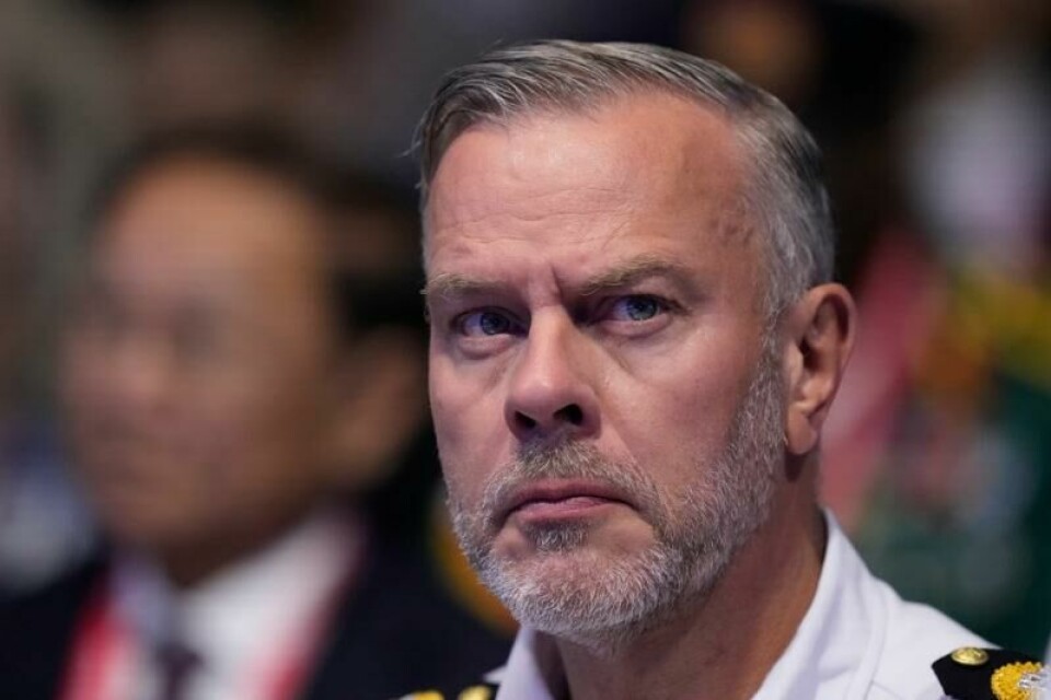 Lederen av Natos militærkomité, admiral Rob Bauer, ber baker og fond kjenne sin besøkelsestid og investere mer i våpenindustrien.