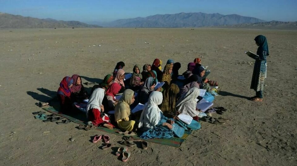 Mange land, inkludert Norge, har gitt bistandsmilliarder til formål som utdanning (på bildet), godt styresett og konfliktforebygging i Afghanistan. Likevel er landet totalavhengig av hjelp utenfra og styres i dag av Taliban.