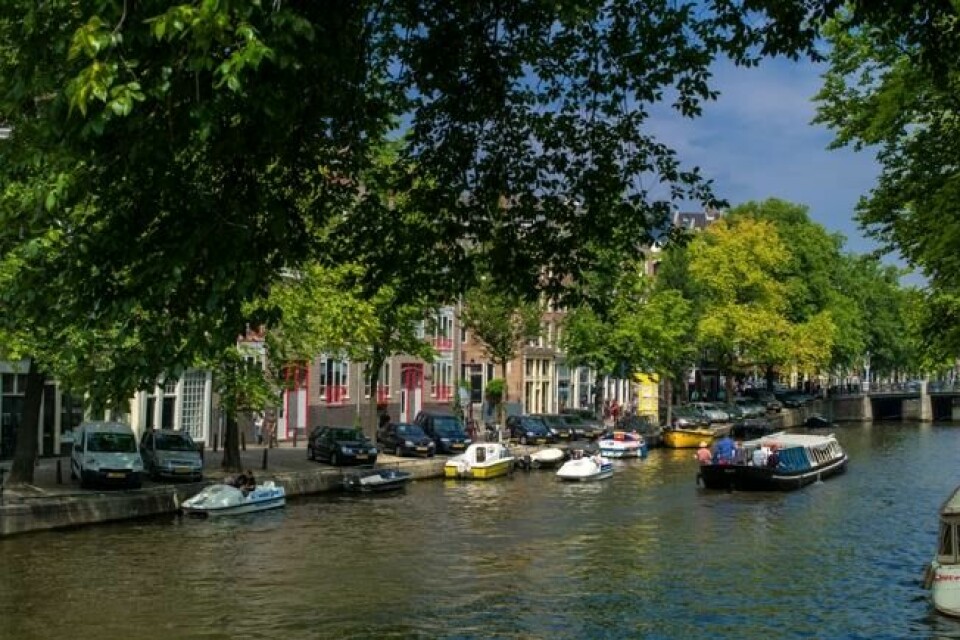 KANALBY: Det er hele 165 ulike kanaler i Amsterdam, med til sammen 1281 broer. Et av områdene fra 1600-tallet er på UNESCOs verdensarvliste. KANALBY: Det er hele 165 ulike kanaler i Amsterdam, med til sammen 1281 broer. Et av områdene fra 1600-tallet er på UNESCOs verdensarvliste.