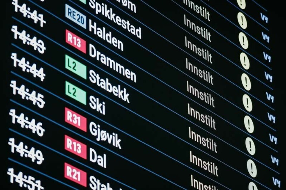 Det var full stans i togtrafikken i hele landet på grunn av feil på kommunikasjonssystemet mellom togene og toglederne første juledag. Nå skal hendelsen granskes.