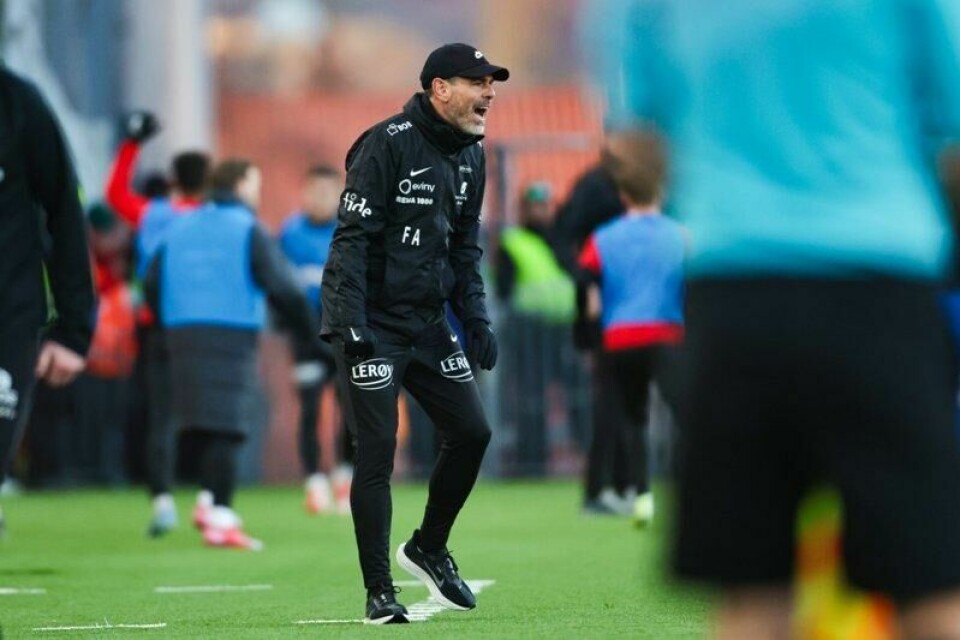 Brann-trener Freyr Alexandersson fikk lite å juble for i førsteomgangen mot Fredrikstad i Eliteserien lørdag.