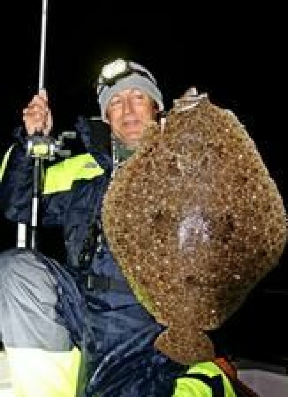Asgeir Alvestad med sin nye norgesrekord på slettvar, en fantastisk fisk på hele 3860 gram. Foto: Asgeirs Fiskeblogg Asgeir Alvestad med sin nye norgesrekord på slettvar, en fantastisk fisk på hele 3860 gram. Foto: Asgeirs Fiskeblogg