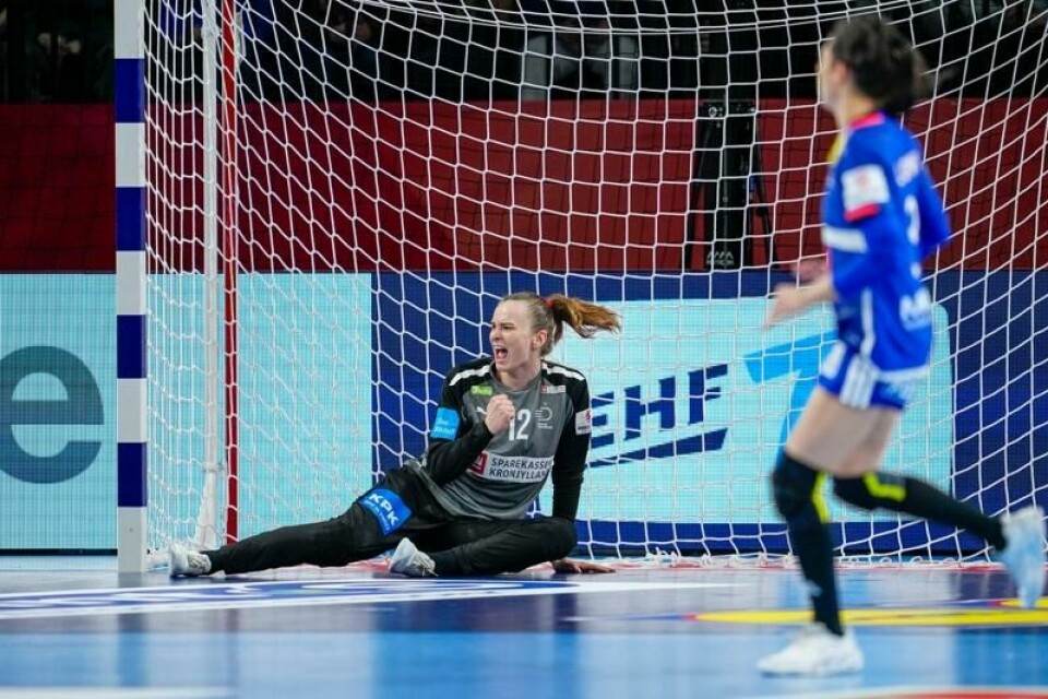 Danmarks målvakt Anna Opstrup Kristensen storspilte mot Frankrike.