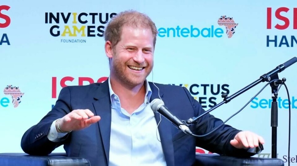Prins Harry smiler under et veldedighetsarrangement i Japan denne uken.