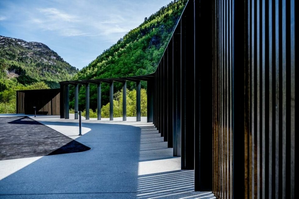 Flesefossen rasteplass i Brattlandsdalen i Suldal, Nasjonal turistveg Ryfylke. Flesefossen rasteplass i Brattlandsdalen i Suldal, Nasjonal turistveg Ryfylke. Foto: Hanna Maria van Zijp/Omega 365 Design