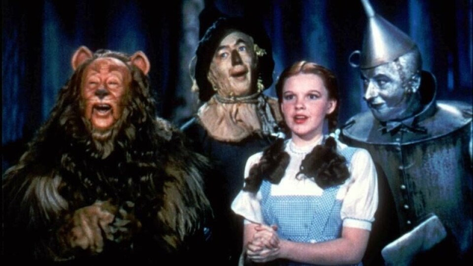 Judy Garland som Dorothy Gale sammen med Den feige løven, Fugleskremselet og Blikktømmerhoggeren i den ikoniske filmen «The Wizard of Oz». Judy Garland som Dorothy Gale sammen med Den feige løven, Fugleskremselet og Blikktømmerhoggeren i den ikoniske filmen «The Wizard of Oz». Foto: AP