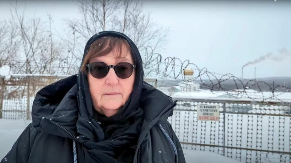 En svartkledd Ljudmila Navalnaja i videoen som ble filmet utenfor straffekolonien der Aleksej Navalnyj døde. Foto: Navalny Team via AP / NTB