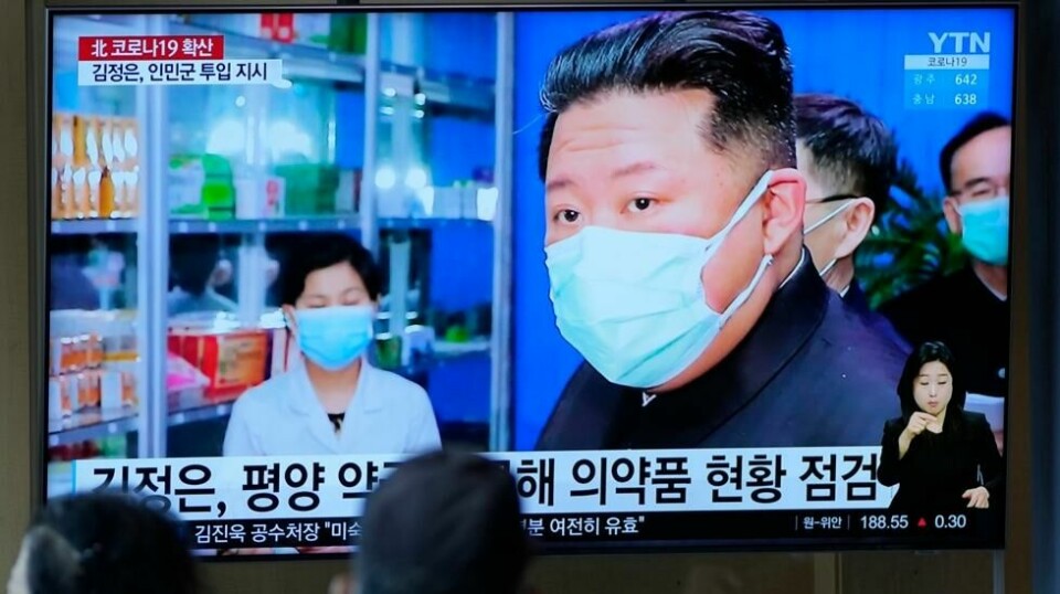 I fjor ble Nord-Korea tilbudt flere millioner doser med AstraZeneca og kinesiskproduserte vaksiner, men Nord-Korea hevdet de hadde kontroll på viruset ettersom de stengte landets grenser i januar 2020.