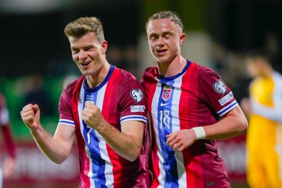 Alexander Sørloth (t.v.) drømmer om å reise fra landslagssamling med seks poeng i bagasjen.