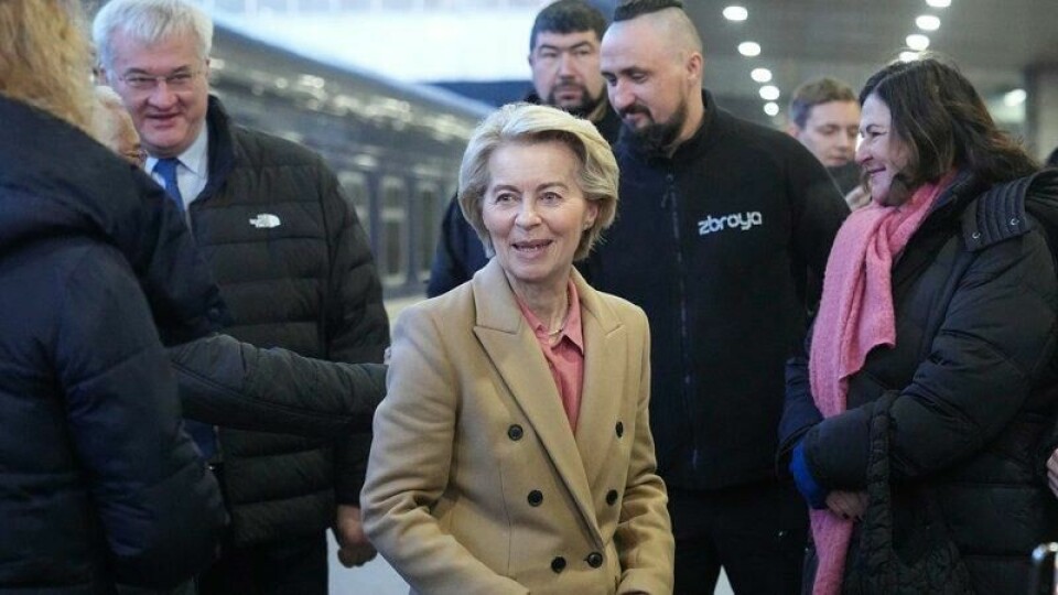 EU-kommisjonens president Ursula von der Leyen sier det er for tidlig å snakke om hvorvidt EU kan være villig til å lette eller fjerne sanksjoner mot Russland som del av en fredsavtale i Ukraina.