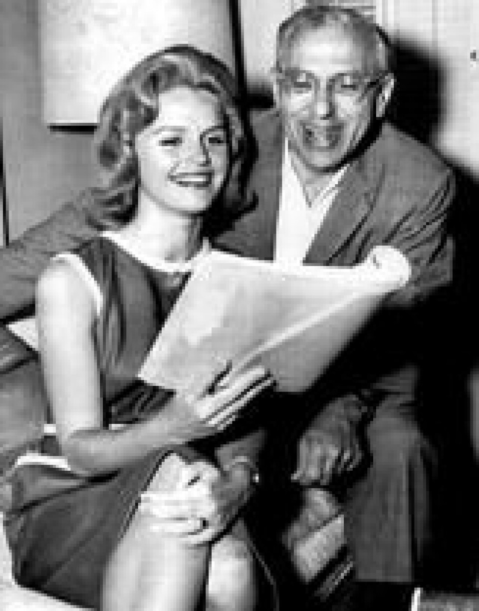 Lee Remick skulle etter planen overta rollen da Marilyn Monroe ble sparket. Her sammen med George Cukor. Foto: Wikimedia Lee Remick skulle etter planen overta rollen da Marilyn Monroe ble sparket. Her sammen med George Cukor. Foto: Wikimedia