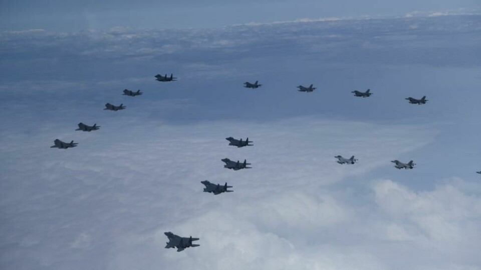 Jagerfly nær den nordkoreanske grensen. FOTO: Reuters/NTB