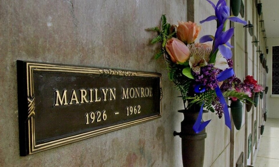 Marilyn Monroe ligger gravlagt på Westwood Village Memorial Park Cemetery i Los Angeles' Westwood District. Foto: AP Photo/Reed Saxon Marilyn Monroe ligger gravlagt på Westwood Village Memorial Park Cemetery i Los Angeles' Westwood District. Foto: AP Photo/Reed Saxon