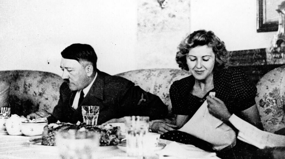 Hitlers antatte sølvbelagte blyant var blant flere nazi-relaterte gjenstander som var oppe for auksjon.