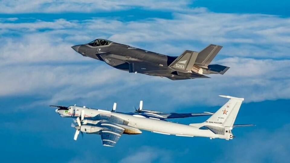 Et norsk kampfly av typen F-35 under en avskjæring av et russisk Tupolev Tu-142 nært norsk luftrom i mars 2020. Et norsk kampfly av typen F-35 under en avskjæring av et russisk Tupolev Tu-142 nært norsk luftrom i mars 2020. Foto: Forsvaret / AFP / NTB