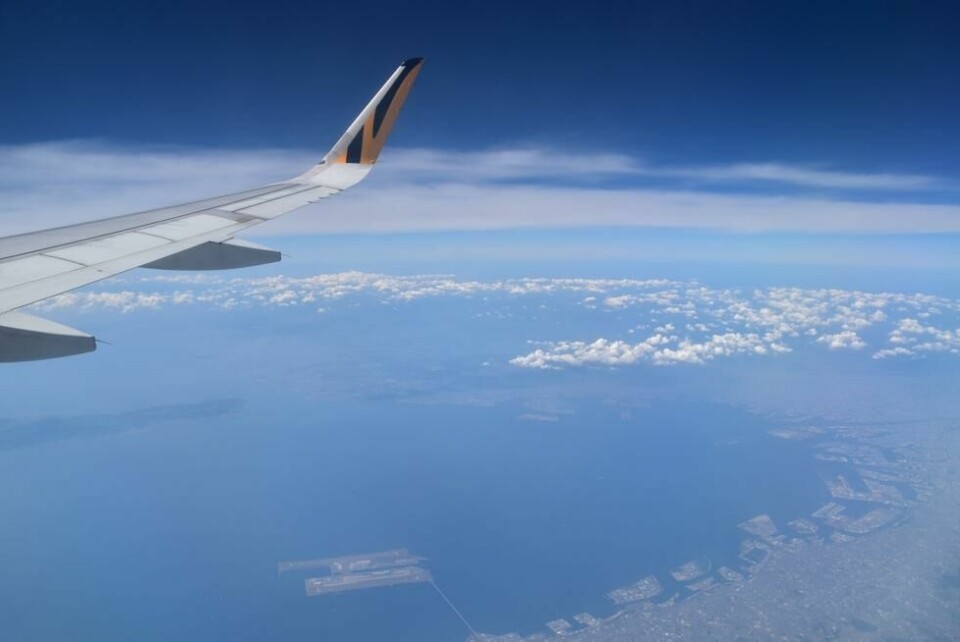 Osakabukten. Langt der nede ligger den flytende flyplassen Kansai International Airport - den synker raskere enn ekspertene regnet med. Osakabukten. Langt der nede ligger den flytende flyplassen Kansai International Airport - den synker raskere enn ekspertene regnet med. Foto: Yujun3 / Shutterstock / NTB