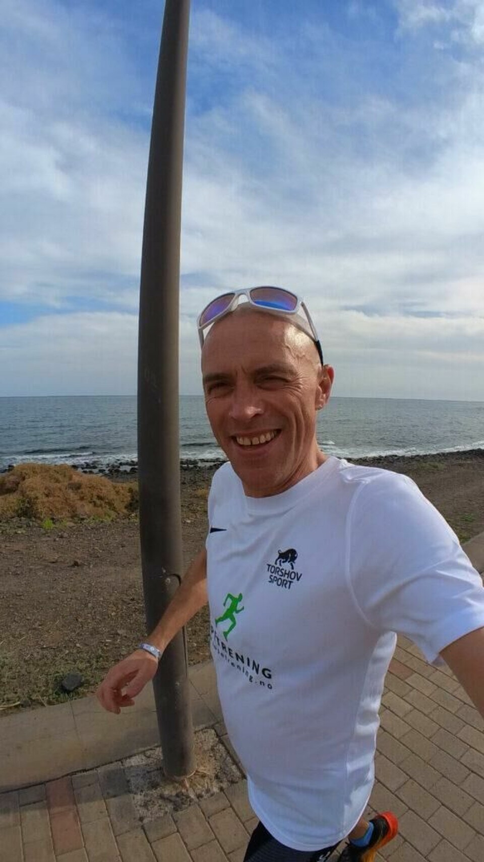 Løping langs stranden er perfekt når du skal nyte løpeturene dine, mener Andreas Gossner fra Løpetrening.no. Løping langs stranden er perfekt.