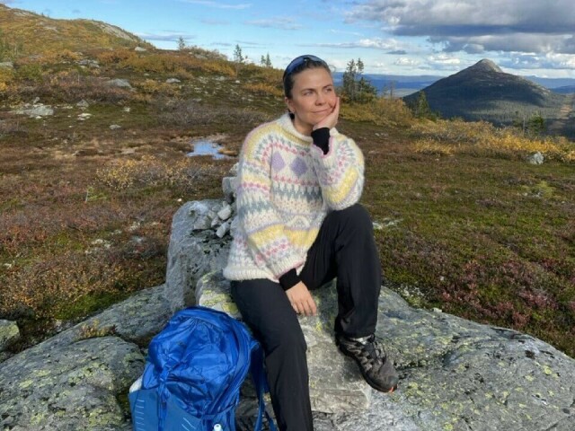 Vi har snakket med vår egen tur-entusiast Runa som forteller hva du må ha på pakkelisten og i tursekken om du planlegger en fjelltur i sommer. Hun deler også med seg av sine favoritt-fjellturer om sommeren!