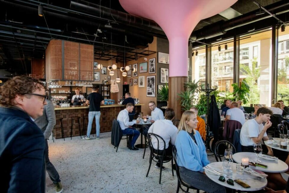 The Vandelay serverer både frokost, lunsj og middag. Opplev en av Oslos hippeste restauranter midt i Bjørvika. (Foto: EIVIND YGGESETH / FINANSAVISEN) Restauranter i Oslo: The Vandelay serverer både frokost, lunsj og middag. Opplev en av Oslos hippeste restauranter midt i Bjørvika.