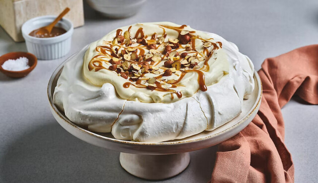 Oppskrift: Pavlova med salt karamell