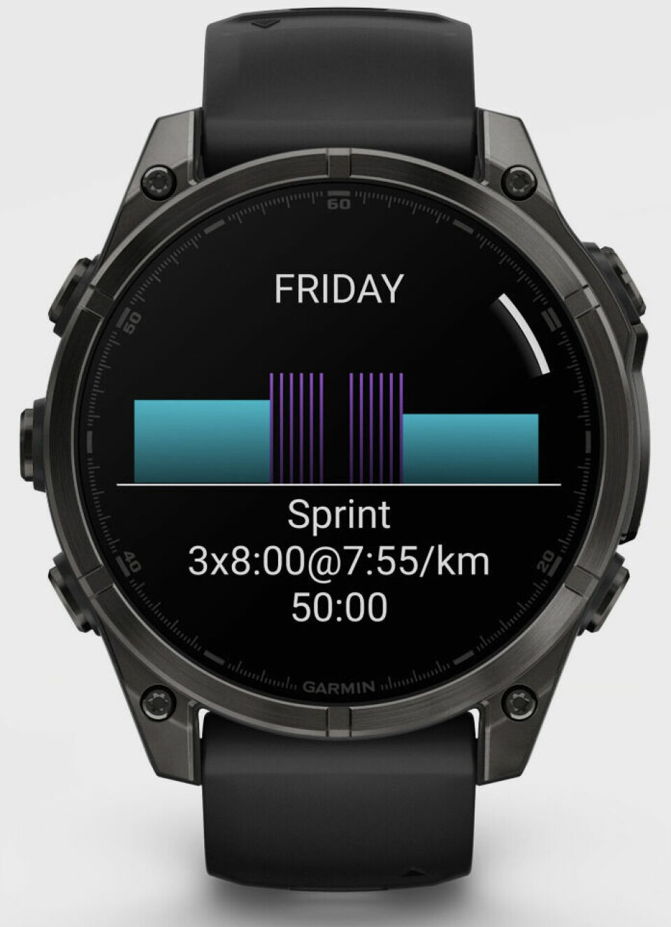 En av funksjonene på Garmin Fenix 8-klokkene er at du nå også får styrkeøkter samt treningsprogram til både løping og ski på pulsklokken. Bildet viser en Garmin Fenix-klokke med en mørk ramme og svart reim. Skjermen viser en treningsøkt for sprintintervaller. Økten er planlagt for en fredag og inkluderer tre repetisjoner av 8 minutters sprint med en hastighet på 7:55 per kilometer, totalt 50 minutter. Klokkens display har en grafisk fremstilling av treningsøkten med søylegrafikk for intensitet. Klokken har en robust og sporty design, med tydelige knapper på siden, som er typisk for Garmins Fenix-serie, rettet mot brukere som driver med løping, sport og friluftsaktiviteter. Vi forteller hva som er nytt med treningsklokken/pulsklokken/ GPS-klokken/smartklokken fra Garmin, og hva ekspertene og testene sier!
