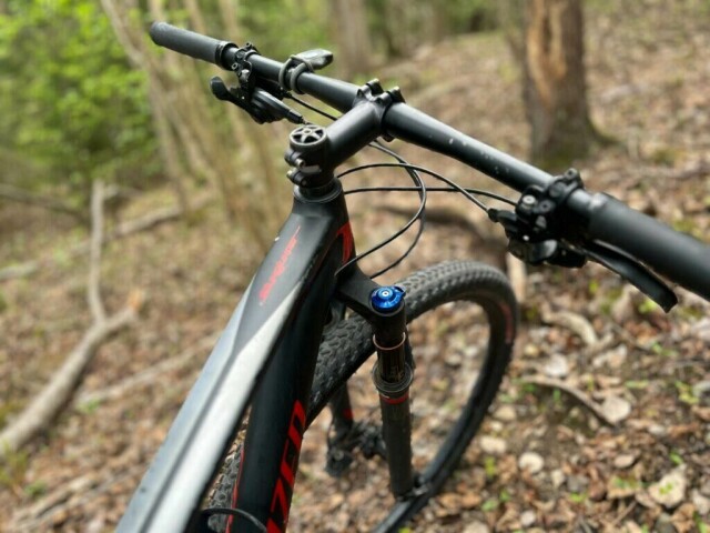 Enten det er en fulldemper, stisykkel, enduro, hard tail, offroad eller elsykkel du ser etter; her er listen over terrengsykler som er best i test til dame og herre i 2024! (Foto: Sondre Paulsen / ABC Startsiden)