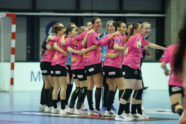 Vipers-jubel etter seieren i håndballkampen i EHF Champions League mot Buducnost i Aquarama i Kristiansand.
