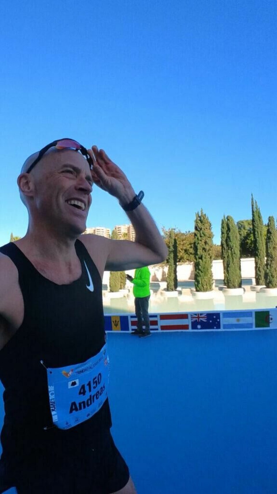Målgang i Valencia Marathon blir en god opplevelse for alle løperne som har løpt 42,2 km – her ved Andreas Gossner fra Løpetrening.no. Målgang i Valencia Marathon.