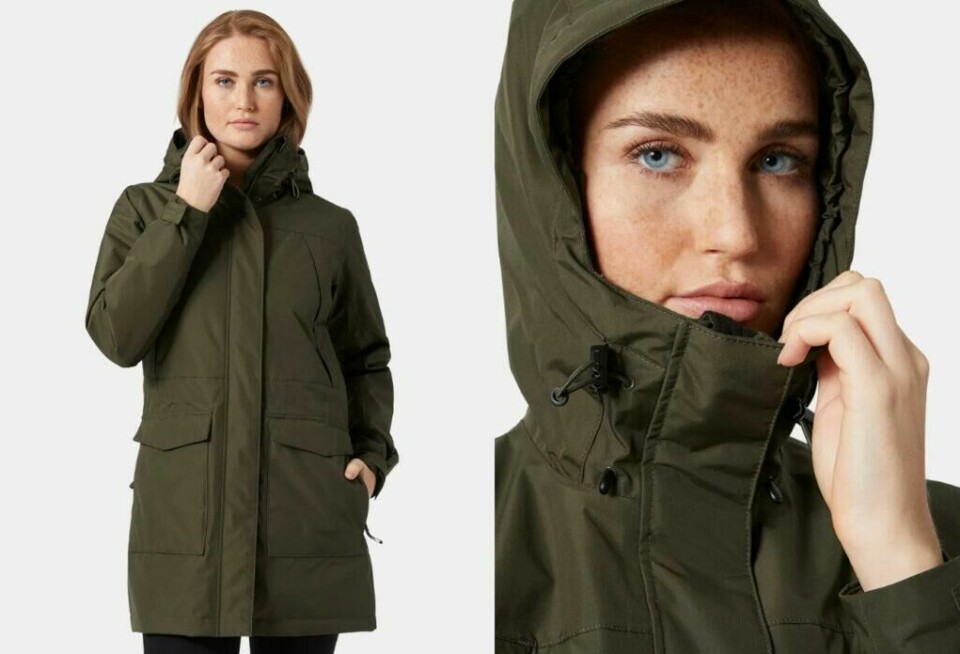 Denne varme vinterjakken til dame er fullstendig vanntett, og dermed en jakke du kan tre på deg selv når det pøser ned! (Foto: Helly Hansen) Bilde av en dame i en helt vanntett vinterjakke i grønn til dame.