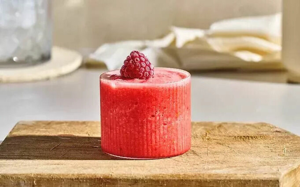 Oppskrift på nydelig bringebær daiquiri er en sikker vinner å servere til gjestene. (Foto: Foodie) Oppskrift på bringebær daiquiri.