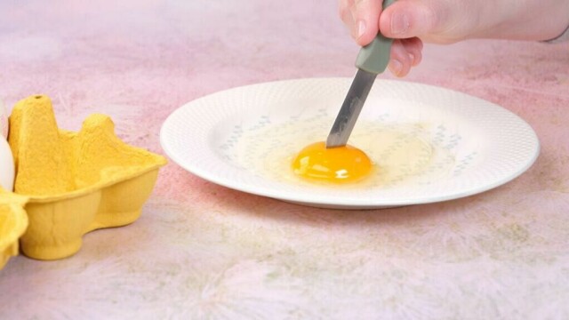 Slik koker du egg i mikroen. Se videoen lenger ned for tre supre tips. (Foto: Mille Linderman)