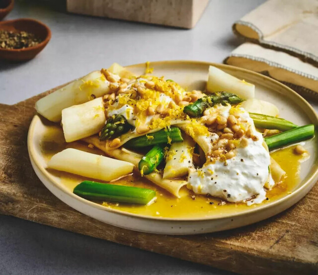Åpen lasagne med burrata, asparges og brunet smør