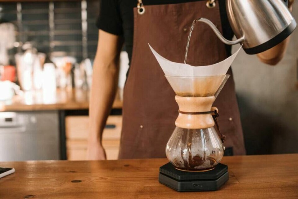 Imponer venner og familie med kaffe fra en håndbrygger. Chemex har vært en stor favoritt for mange siden den kom på markedet i 1941. (Foto: Colourbox) chemex kaffebrygger kom på markedet så tidlig som i 1941.