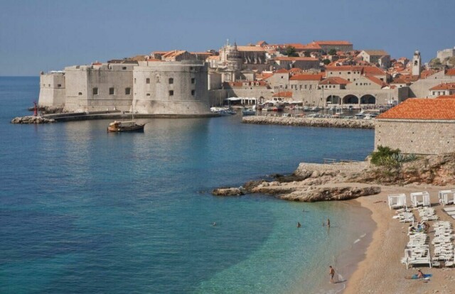 Dubrovnik i Kroatia er en populær destinasjon for nordmenn da du både finner billige reiser og behagelige temperaturer her. (Foto: Colourbox)