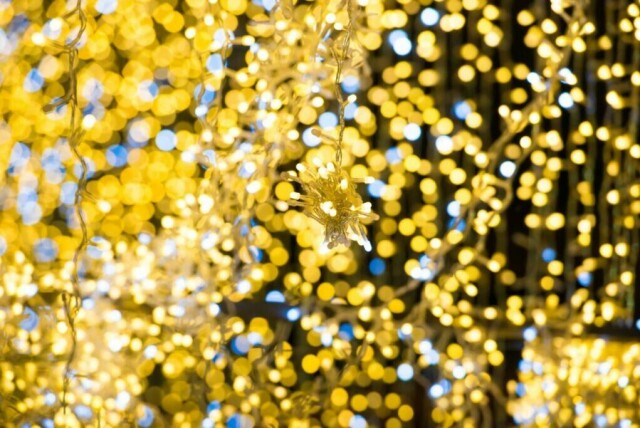 Utendørs julelys og lyslenker er stemningsskapende og vakkert, men noen ting må du huske på. (Foto: Colourbox)