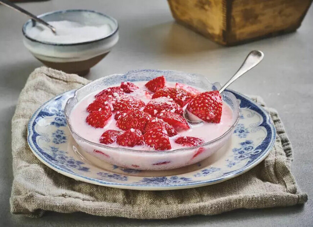 Jordbær med melk og vanilje