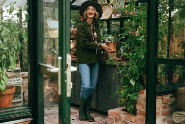 Tid for hage-eksperten Malin Persson er også kjent som programleder i Sverige. Her får du hennes beste tips til hagen. Foto: Malin Persson.